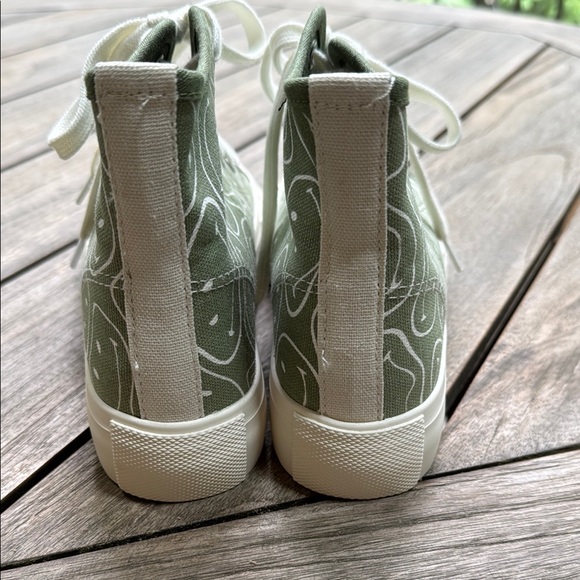 Green High-Top Smiley Face Sneakers with White Laces - Picture 3 of 6
